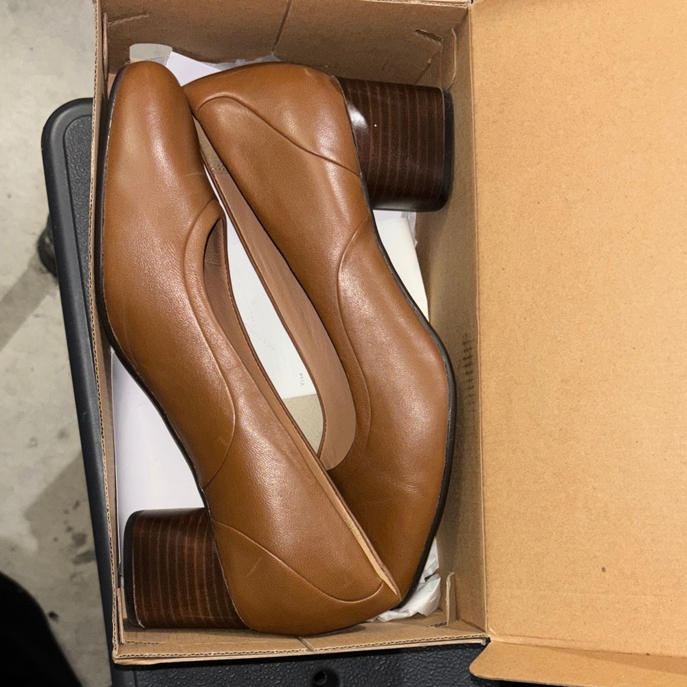 Brand New Clarks Tan Women's Comfortable Heels